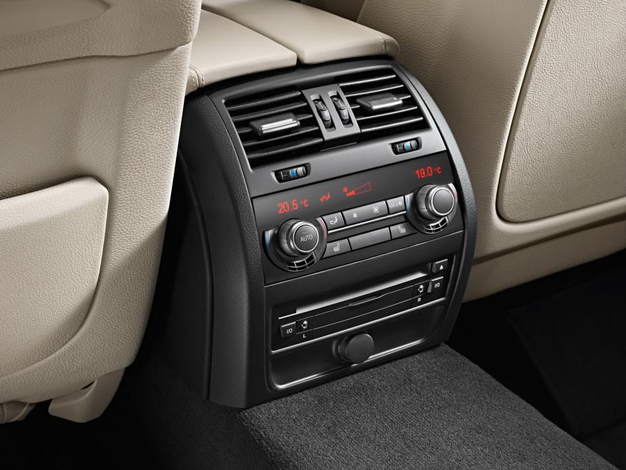  BMW 5-Series Long Wheelbase 2011 года  (фото 10 из 25)